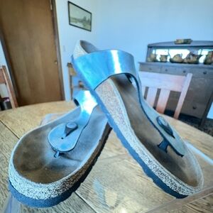 Birkenstock Gizeh Metallic Silver Green Size 39 EU/9 US Women’s Sandals.